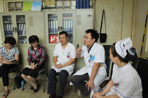 督導(dao)組在(zai)基層調研